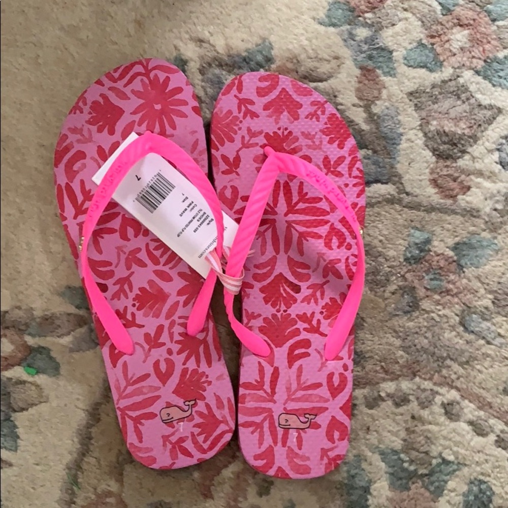 Women’s vineyard vines flip flops